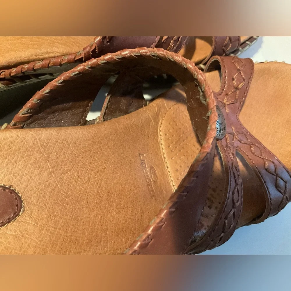 Minnetonka Womens Brown Leather Slip On Wedge Heel Sandals - EUC